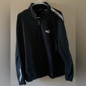 Size:Xl has two pockets black with grey and white lettering